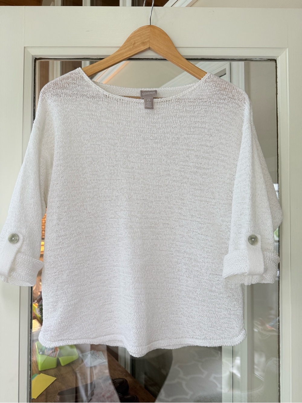 Chico's White Lightweight Boatneck Knit Pullover w/ Tortoise Shell button. Sz 0